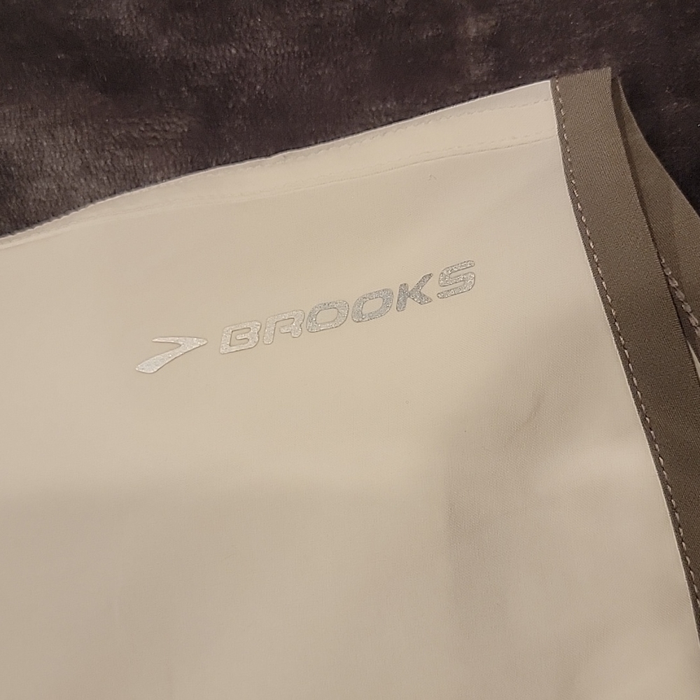 Brooks running shorts - Picture 2 of 6